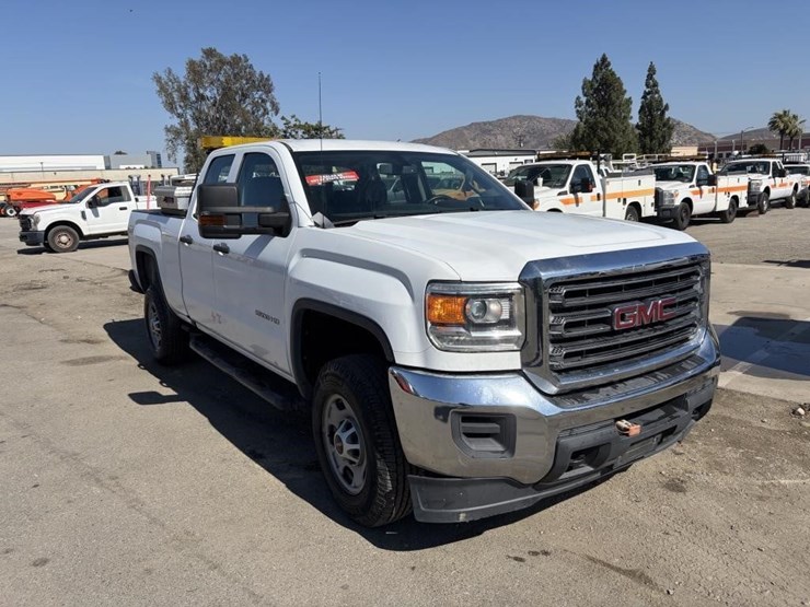 2017-gmc-sierra-2500hd-image-2