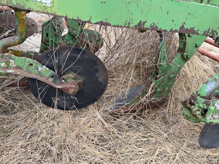 john-deere-pull-type-four-bottom-plow-image-7