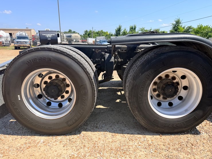 2016-freightliner-122sd-image-60