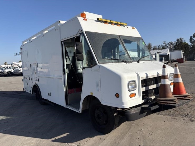 2002-workhorse-p42-image-2