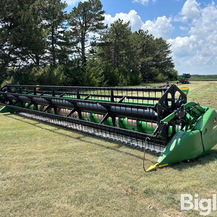 2011 JOHN DEERE 630F