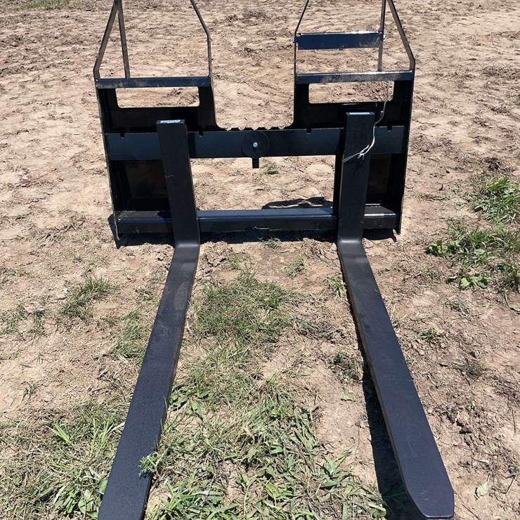 AGROTK Skid Steer Pallet Forks.