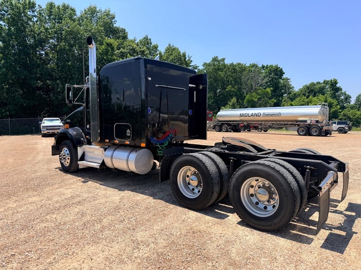 2010-kenworth-t800-image-10