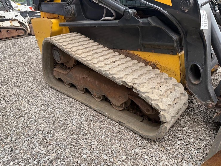 2019-new-holland-c232-image-12