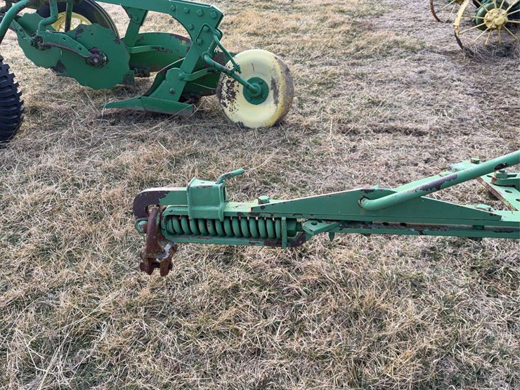 john-deere-pull-type-two-bottom-plow-image-10