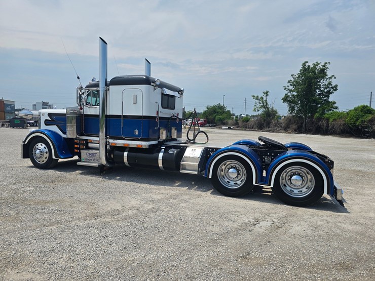 2000-peterbilt-379-image-15