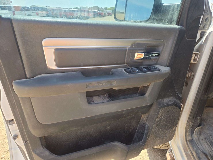 2014-ram-2500-slt-image-13