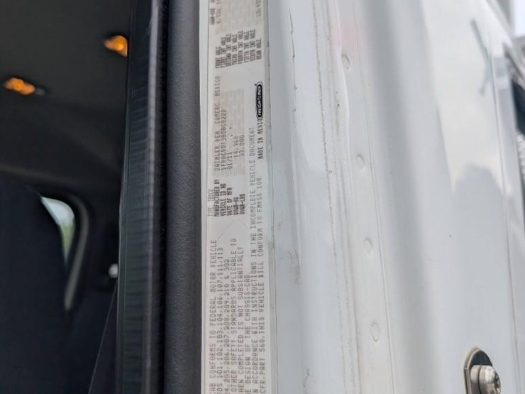 2011-freightliner-m2-stakebed-truck-image-21