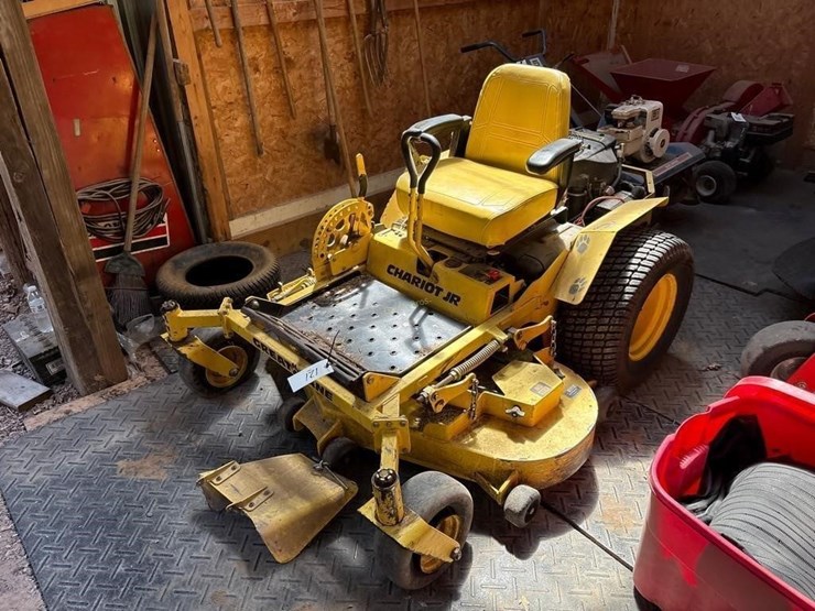 great-dane-chariot-jr-zero-turn-mower-image-1