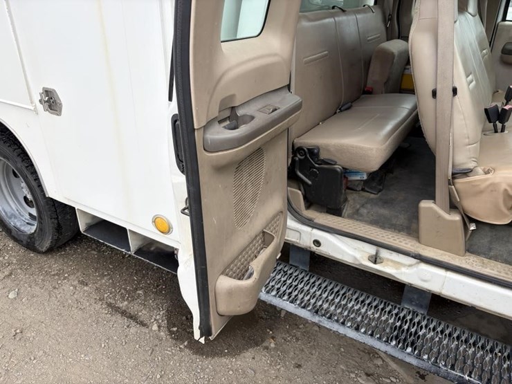 2003-ford-f450-xl-image-11
