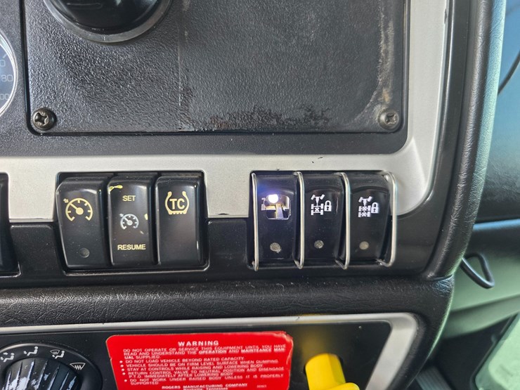 2015-kenworth-t800-image-63