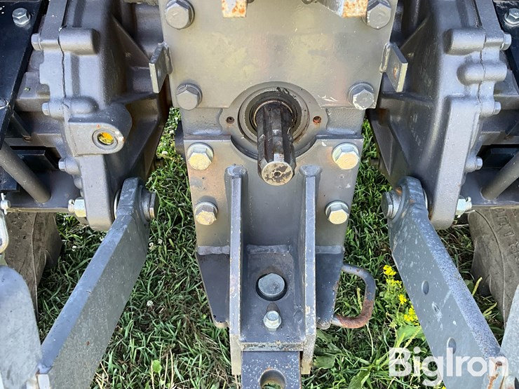2016-massey-ferguson-1736-image-12