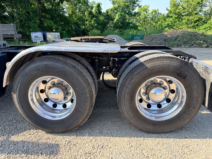 2021-peterbilt-579-image-70
