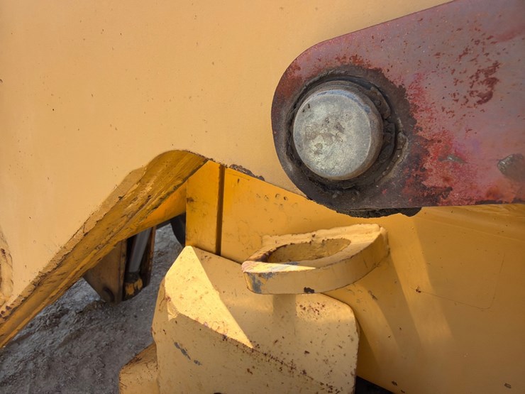 2000-deere-710d-image-49