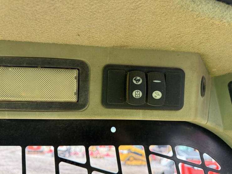2014-caterpillar-299d-image-26
