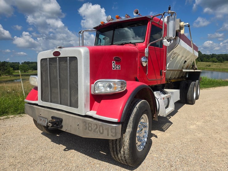 2009-peterbilt-367-image-1