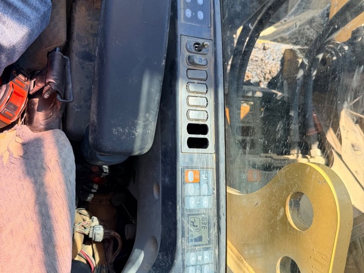 2010-caterpillar-328d-image-46