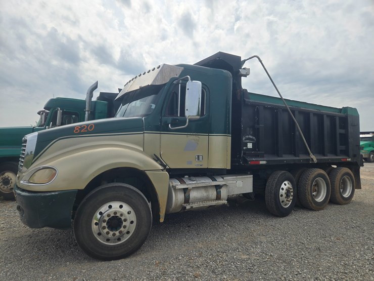 2009-freightliner-columbia-120-image-3