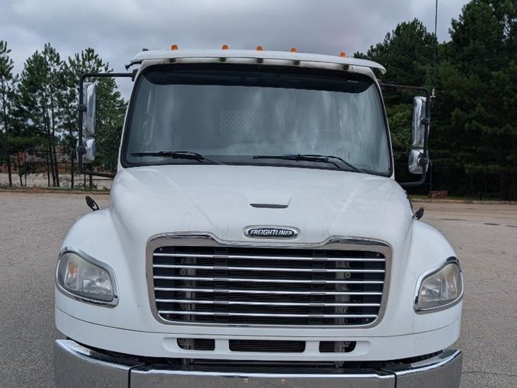 2012-freightliner-m2-stakebed-truck-image-3
