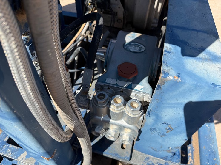 caterpillar-550-image-10