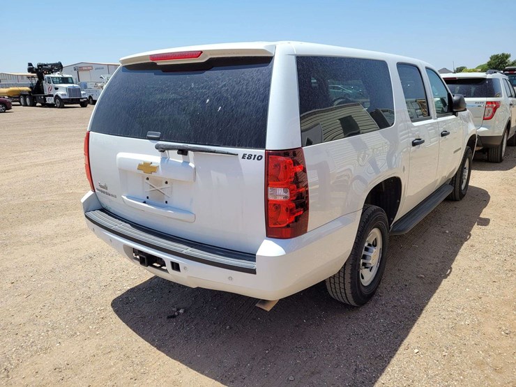 2013-chevrolet-suburban-image-5