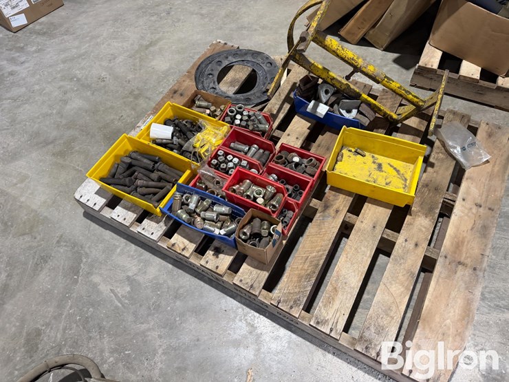 pallet-of-misc-truck-parts-image-10