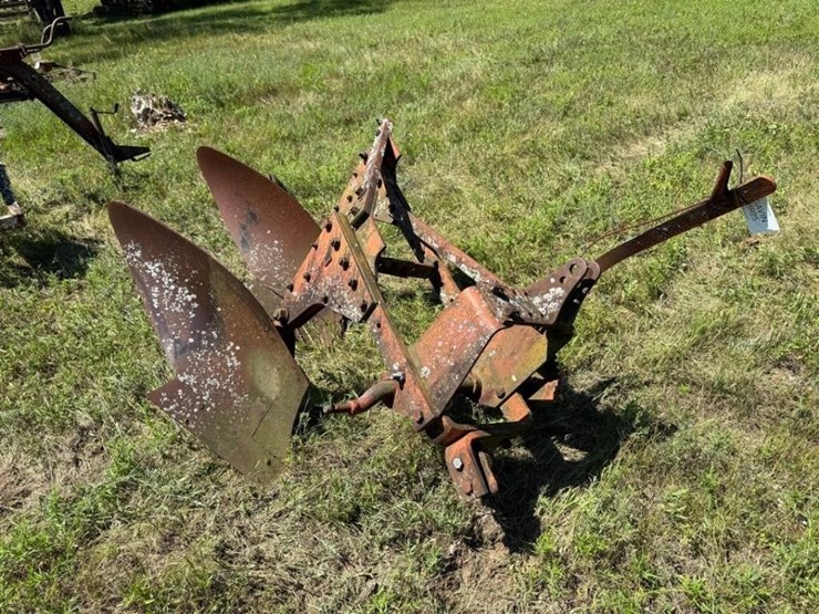 allis-chalmers-2-bottom-plow-image-1
