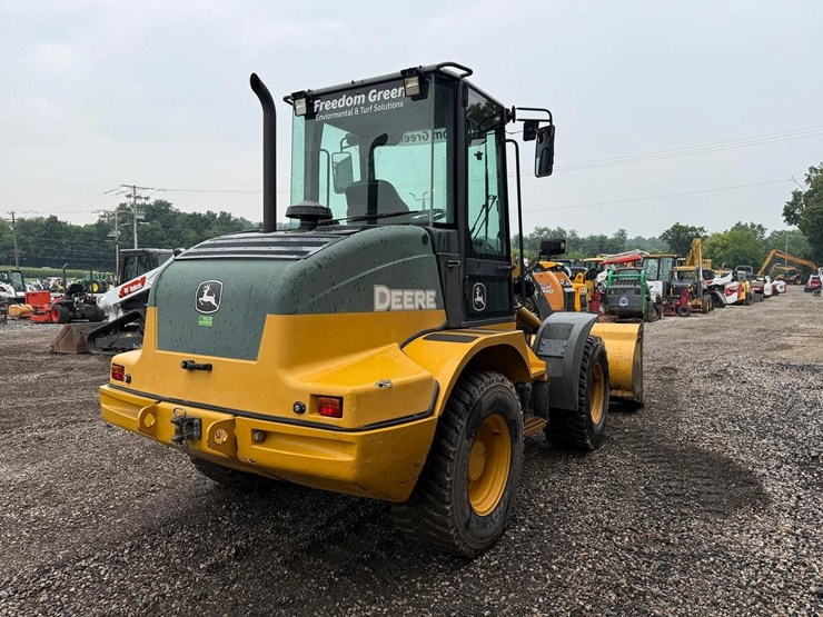 deere-324k-image-4