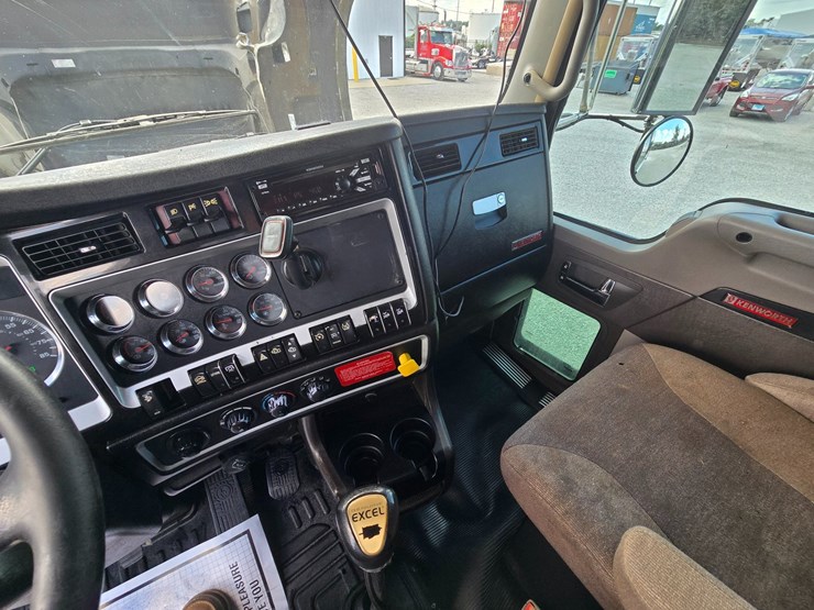 2015-kenworth-t800-image-70