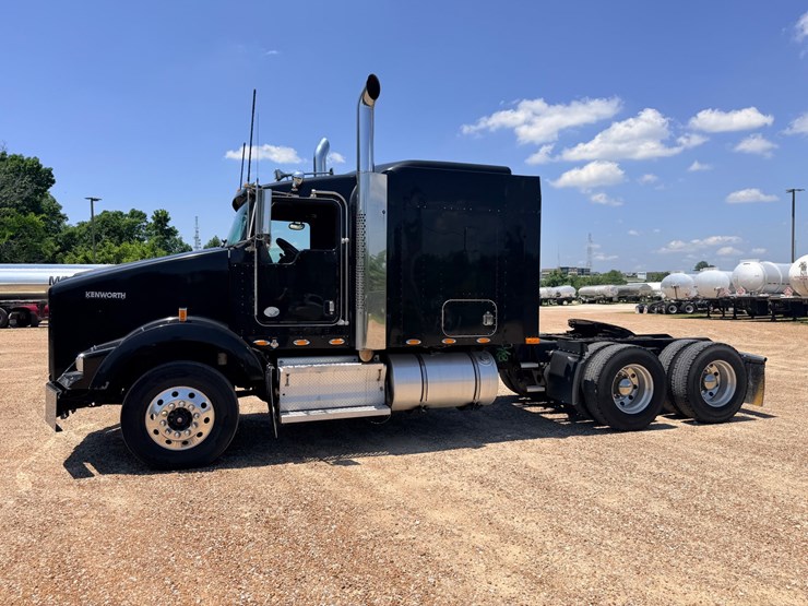 2010-kenworth-t800-image-4