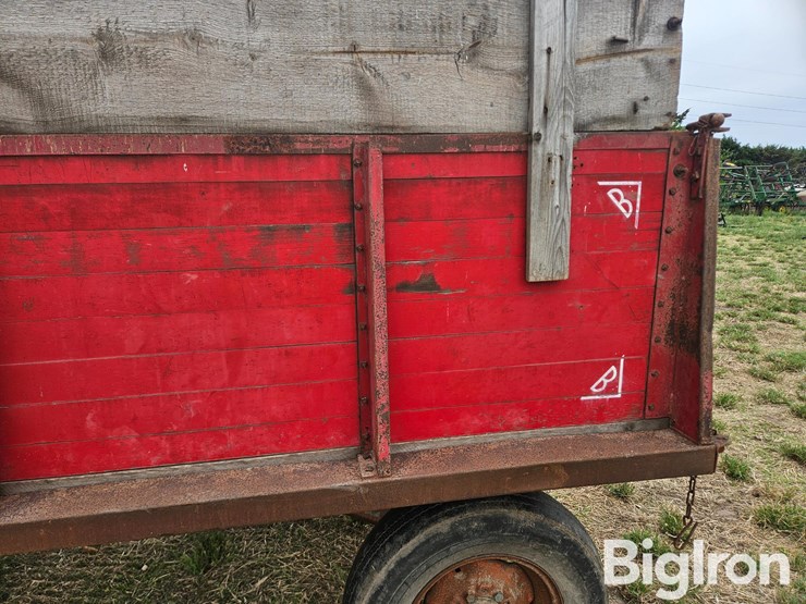 bus-brown-/-case-harvest-wagon-w/hoist-image-13