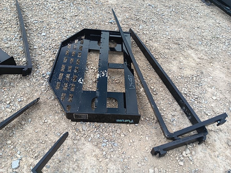 #l75-037-•-future-pallet-fork-skid-steer-attachment-image-4