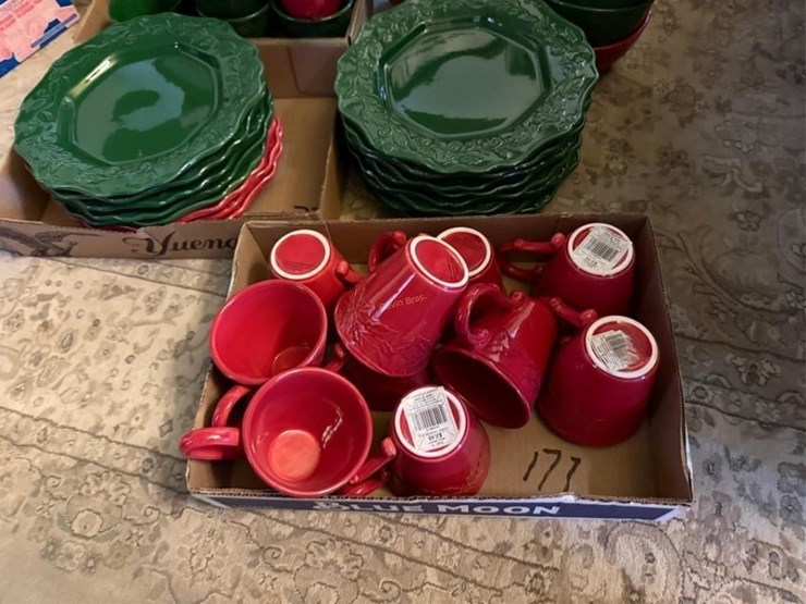 large-set-of-xmas-dishes-image-2