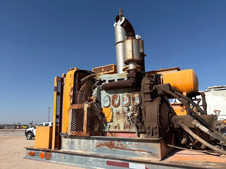 national-oilwell-p17-t/a-cement-pump-trailer-image-8