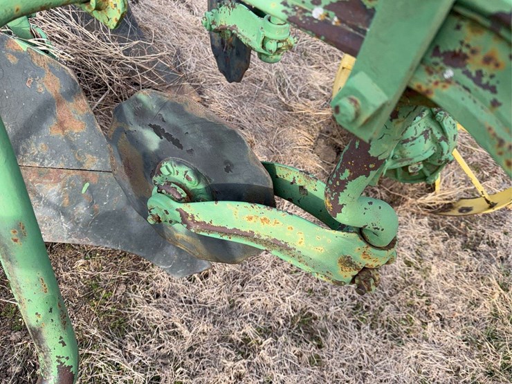 john-deere-pull-type-two-bottom-plow-image-13