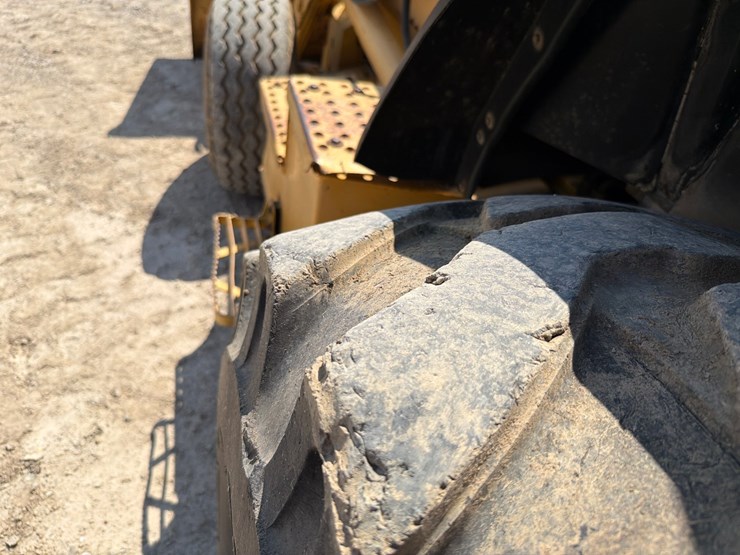 2000-deere-710d-image-135