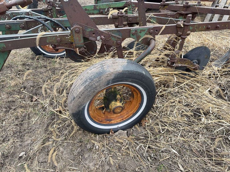 john-deere-pull-type-three-bottom-plow.-image-13