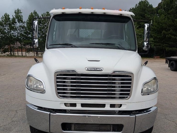 2012-freightliner-m2-stakebed-truck-image-16