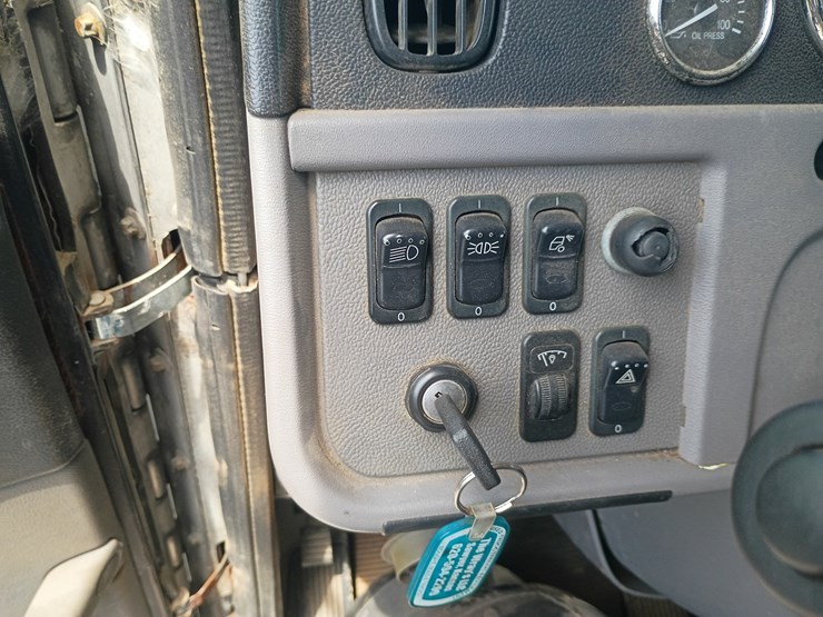 2014-peterbilt-367-image-65