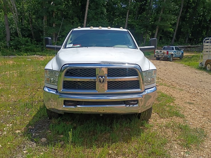 2014-dodge-3500-image-8