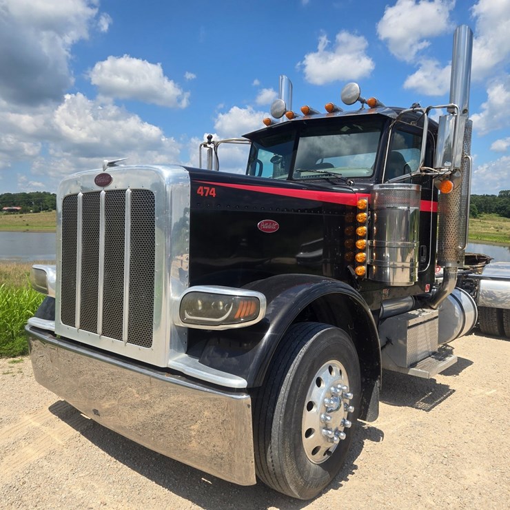 2016 PETERBILT 389