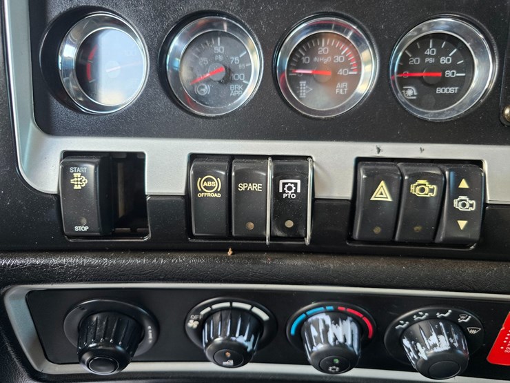 2015-kenworth-t800-image-61
