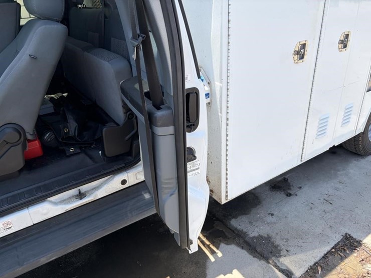 2012-ford-f550-image-23
