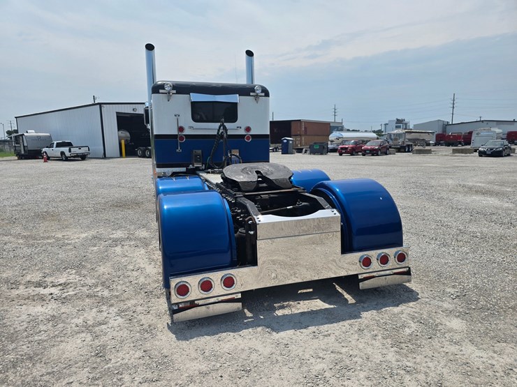 2000-peterbilt-379-image-22