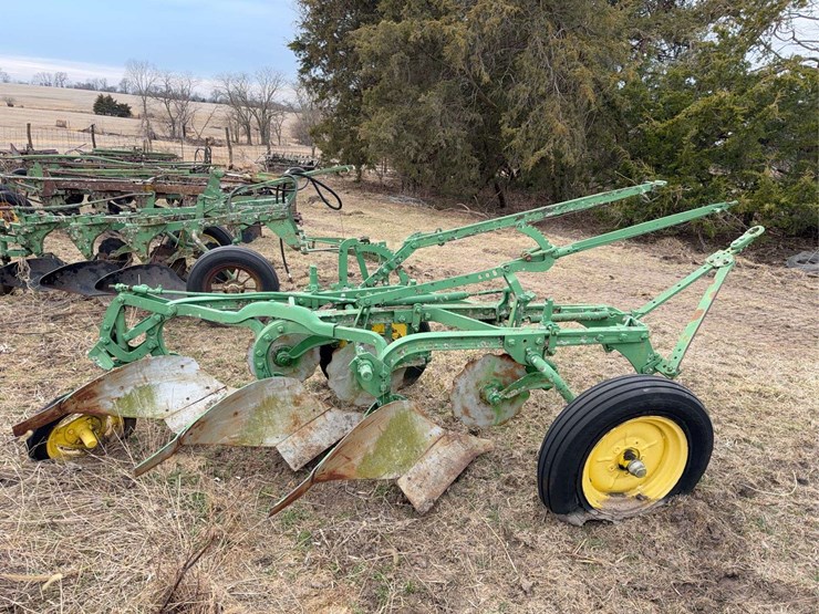john-deere-pull-type-three-bottom-plow-image-6