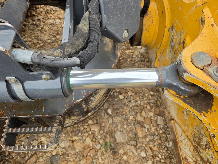 2015-deere-700k-image-90