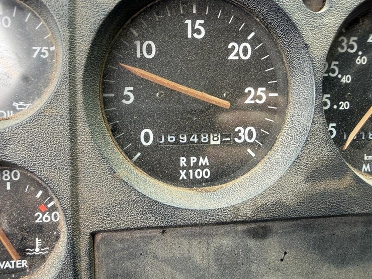 2000-freightliner-fl70-image-25