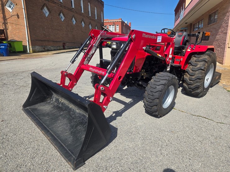 2023-mahindra-4550-image-3