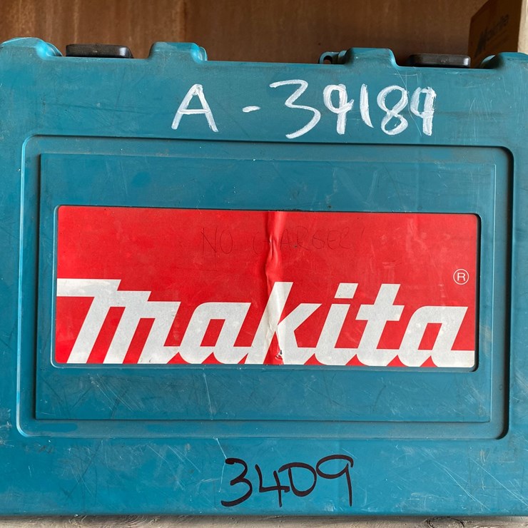 #3409 • MAKITA IMPACT DRIVER WITH BATTERY AND CHARGER