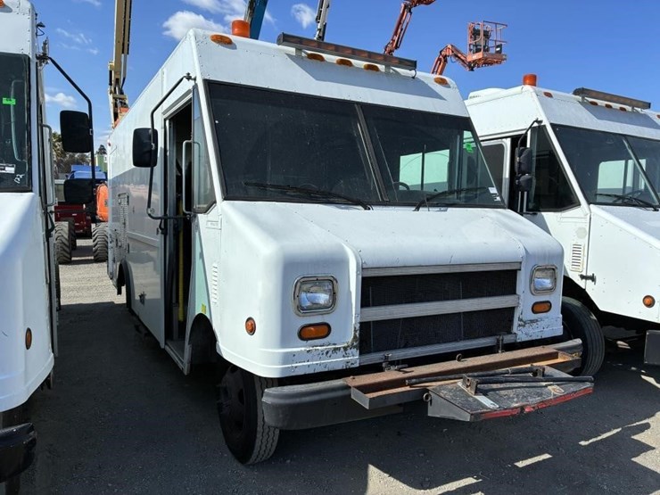 2002-workhorse-p42-image-2
